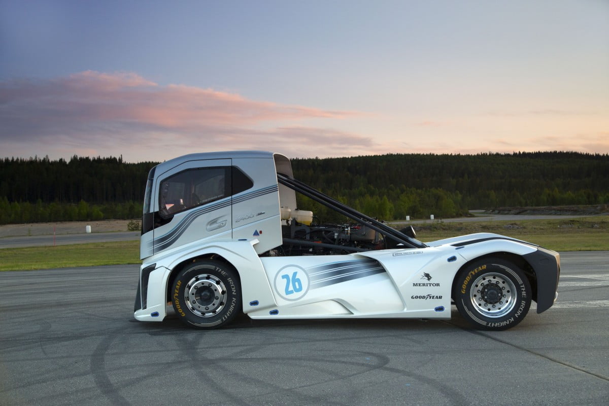 The Iron Knight - Volvo truck that goes from 0 to 100 kmh in 4.6 seconds 1 iron knight